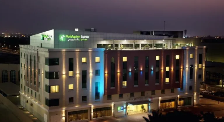 Holiday Inn Express  - Safa Park