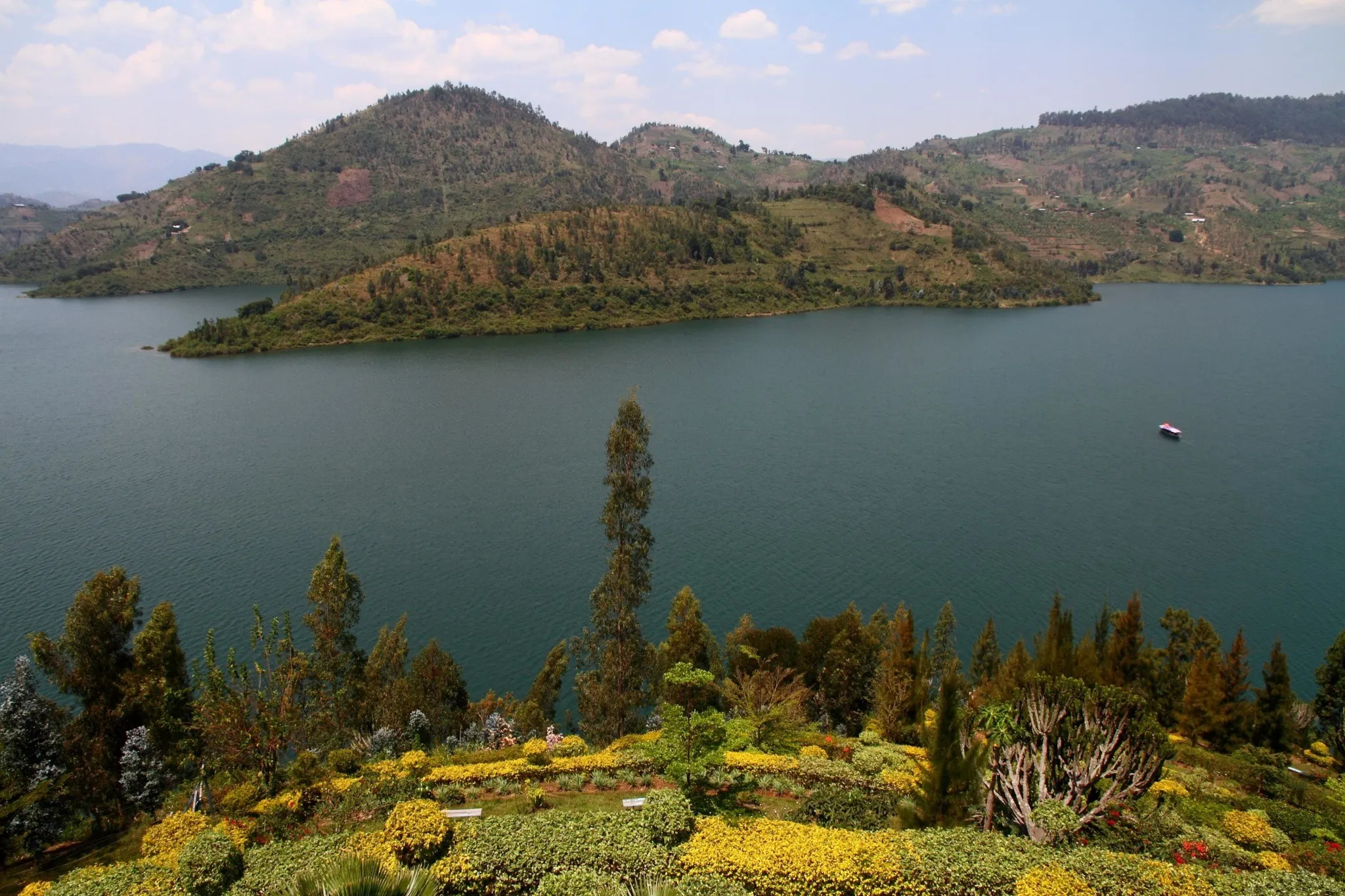 twins lake rwanda